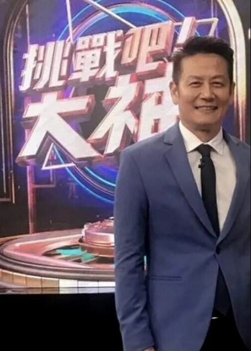猛男草翻小母狗全程露脸丝袜情趣 - 奶糖视频