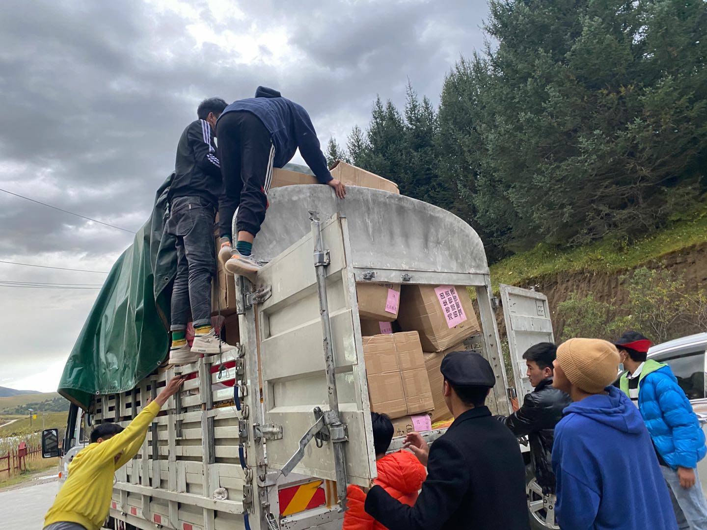 米兰app官方版web站-米兰(中国)公益回顾丨家国同欢月同圆 温暖满载甘孜州(图5)