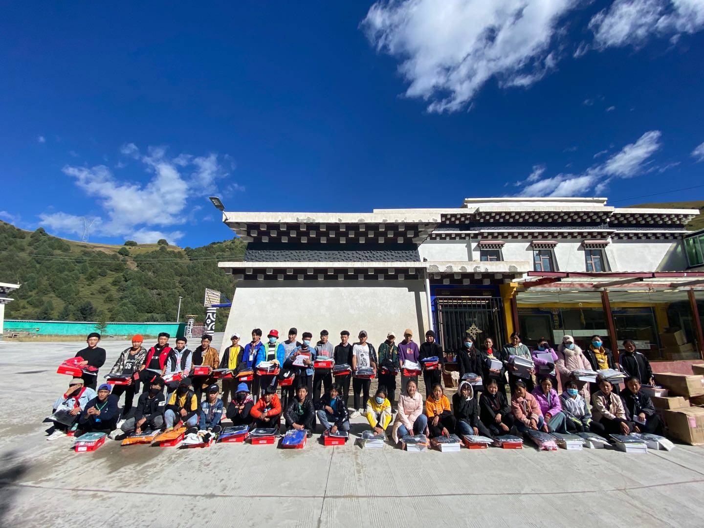 米兰app官方版web站-米兰(中国)公益回顾丨家国同欢月同圆 温暖满载甘孜州(图8)